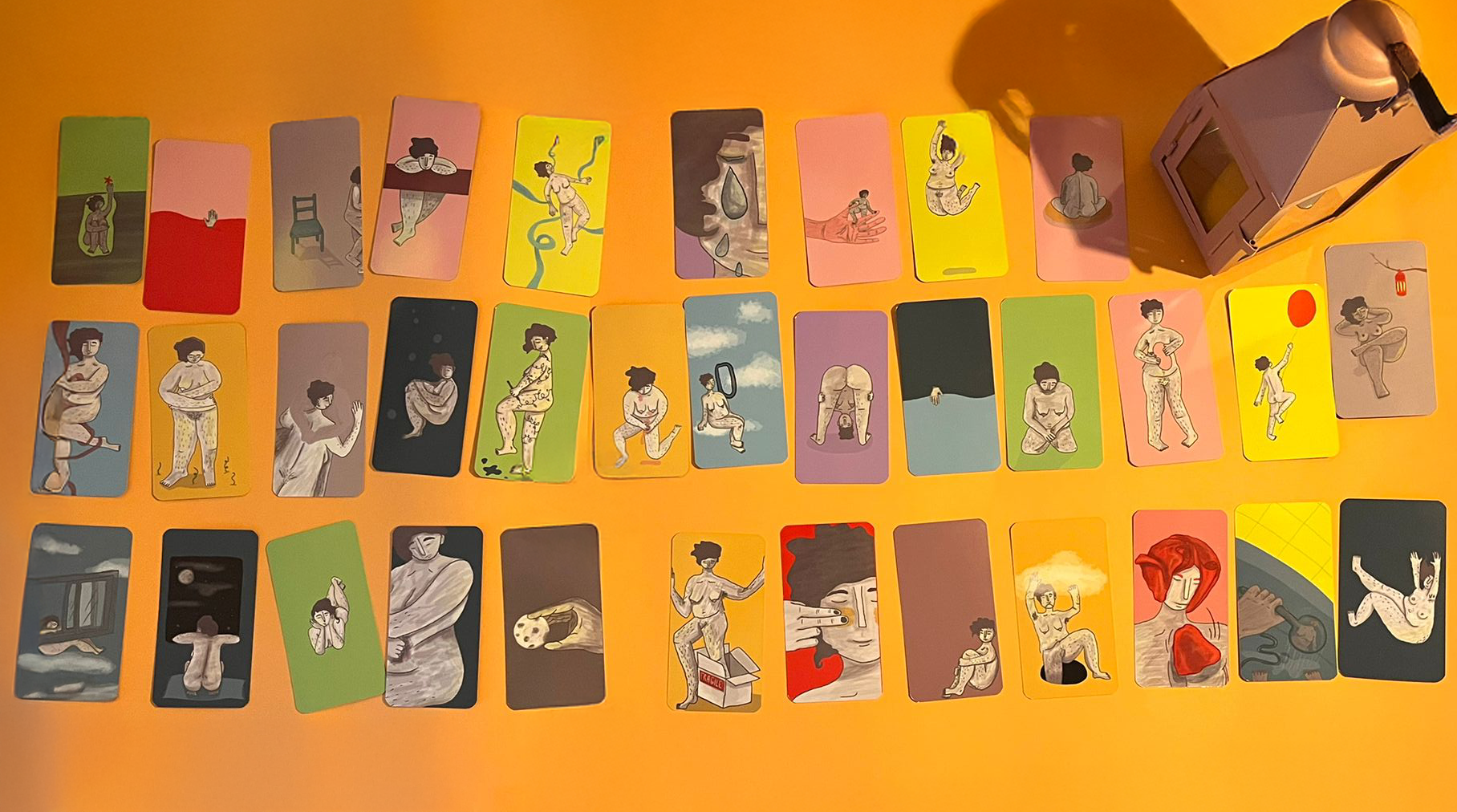 Photographie des 34 cartes de l'oracle