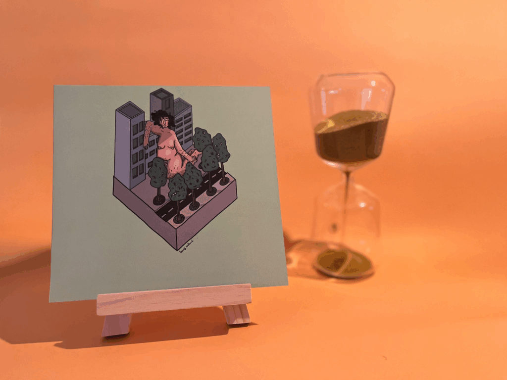 Photographie de l’œuvre en ville qui représente un personnage accoudé à des buildings