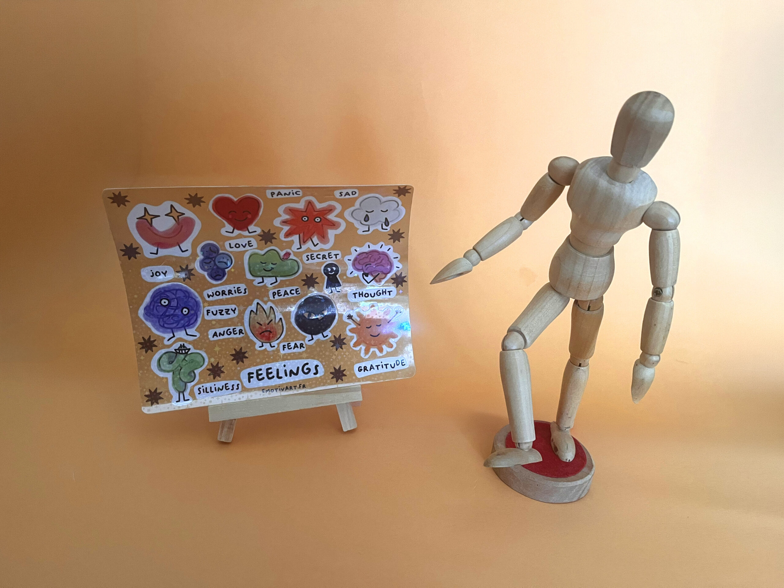 Photographie de la planche de stickers sur les émotions